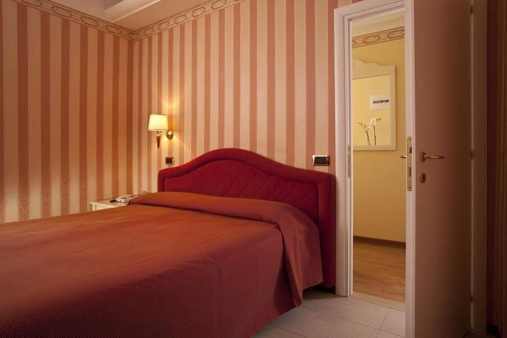 Hotel Bikini Rimini Ngoại thất bức ảnh